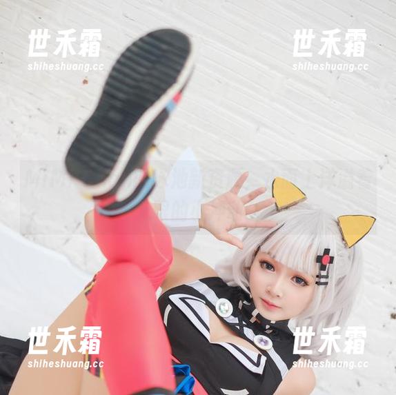MiMi Chan的泳池新资源，水面上洋溢着无限的小冲动。